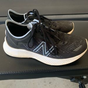 Women’s new balance sneakers